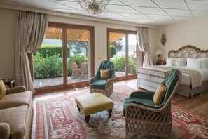 Premium bedding, down comforters, in-room safe, soundproofing - Passalacqua (Moltrasio)