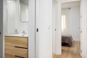 Dusche, Haartrockner, Bidet, Handtücher