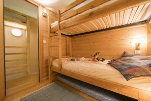 2 bedrooms, bed sheets - Résidence Grand Roc - Ancolies 103, Argentière (Chamonix), France (Argentière (Chamonix))