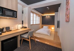 Traditional-Zimmer, Japanisches Futonbett, Nichtraucher, Mikrowelle (Nishiki, Tatami)