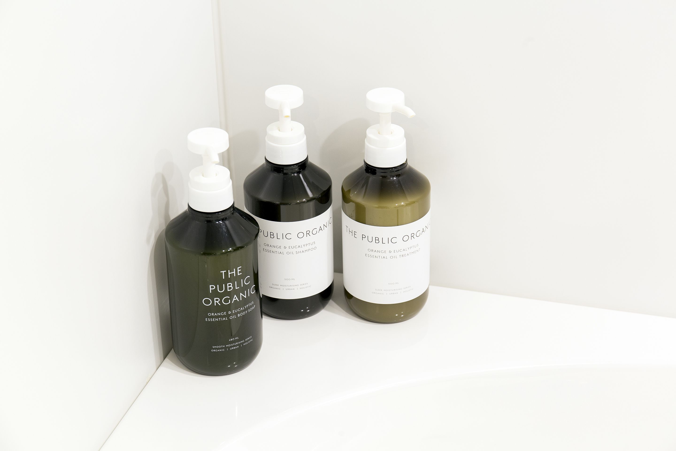 combined shower/bathtub, deep-soaking bathtub, free toiletries