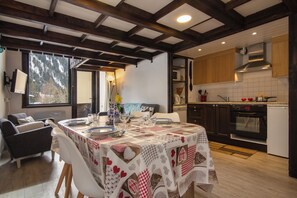 Open plan kitchen and living space - Grand Roc C114 280m from Slopes, View, Parking & WiFi, Argentière (Chamonix), France (Argentière (Chamonix))