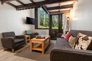 TV, DVD player - Résidence Grand Roc - Campanules 114, Argentière (Chamonix), France (Argentière (Chamonix))
