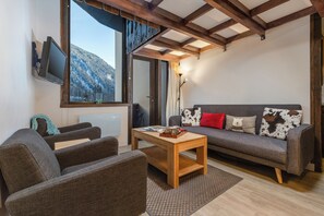 Living room - Grand Roc C114 280m from Slopes, View, Parking & WiFi, Argentière (Chamonix), France (Argentière (Chamonix))