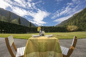 Studio and terrace with a majestic Mont Blanc view