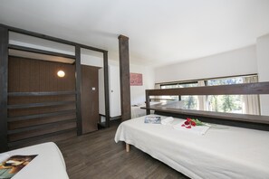 1 bedroom, bed sheets