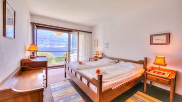 1 chambre, fer et planche à repasser, accès Internet, draps fournis