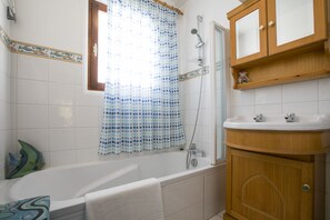 Ensemble douche/baignoire, serviettes fournies