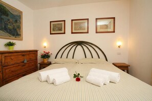 2 bedrooms, desk, free WiFi, bed sheets