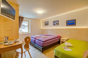 2 bedrooms, free WiFi, bed sheets