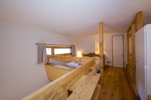 1 bedroom, bed sheets