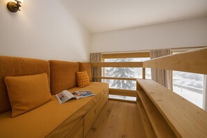 テレビ、DVD プレーヤー