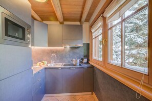 Kitchen and dining area - Bucaneve, Livigno, Italy (Livigno)
