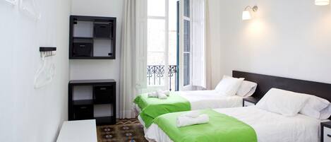 4 chambres, fer et planche à repasser, Wi-Fi, draps fournis