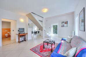 TV - Franklin House, Lugano, Switzerland (Lugano)