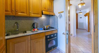 Cervo Ski in - Ski out 200m, Livigno, Italy