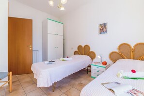 2 soverom, strykejern/-brett, wi-fi (mot et tillegg) og sengetøy