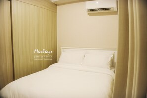 Standard Room | Desk, blackout drapes, iron/ironing board, free WiFi