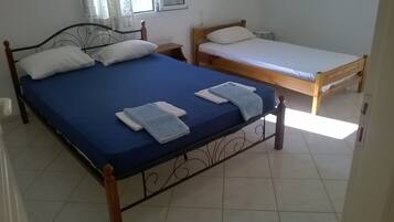 2 habitaciones, tabla de planchar con plancha, internet y ropa de cama