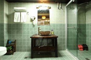 ซูพีเรียลอฟท์ | ห้องน้ำ | ฝักบัว, ของใช้ในห้องน้ำฟรี, ไดร์เป่าผม, รองเท้าสวมภายในห้อง