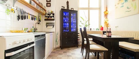 Kühlschrank, Ofen, Herdplatte, Geschirrspüler
