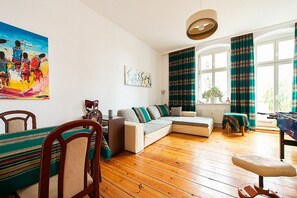 Fotballspill, bøker og stereoanlegg