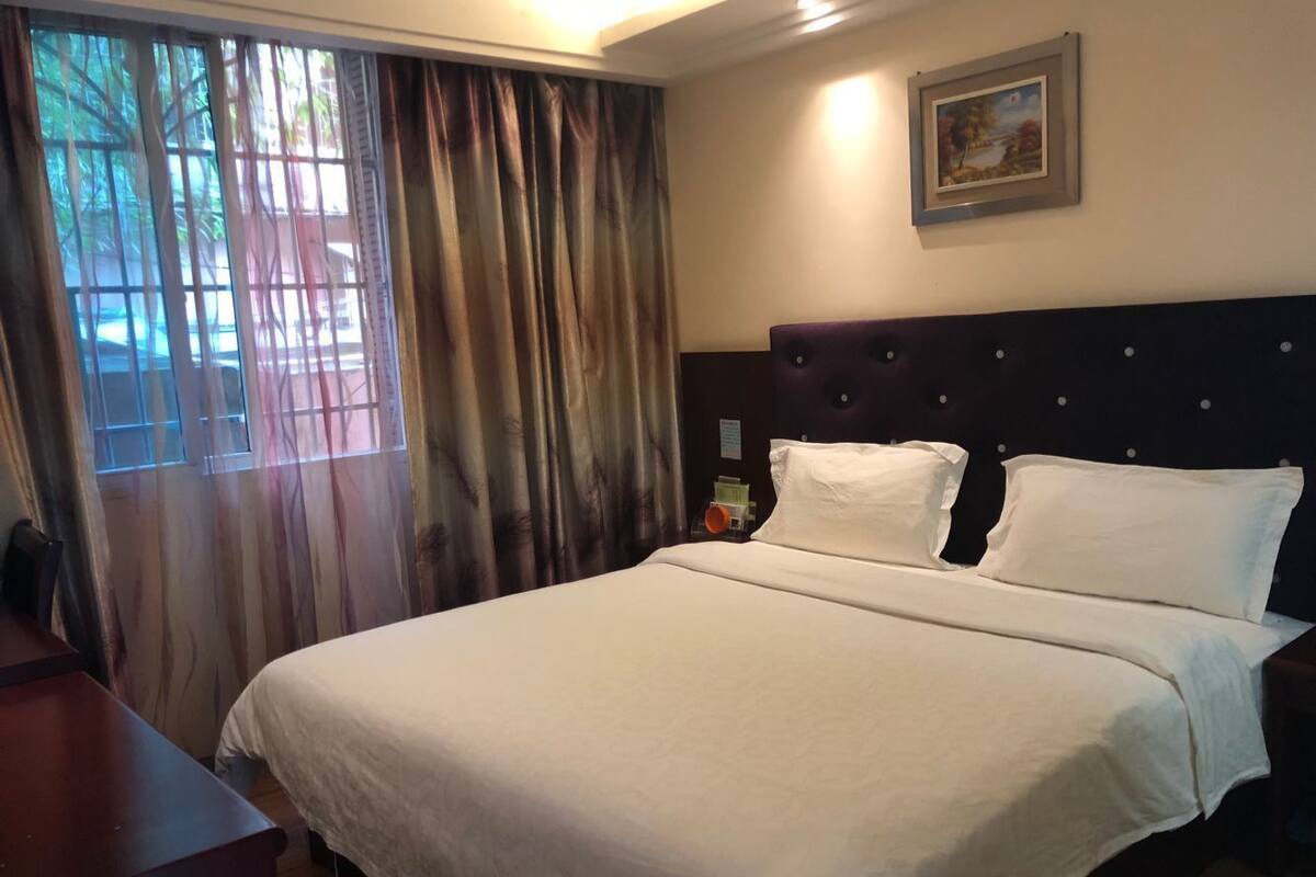 Doppia Deluxe | Una scrivania, tende oscuranti, Wi-Fi gratuito