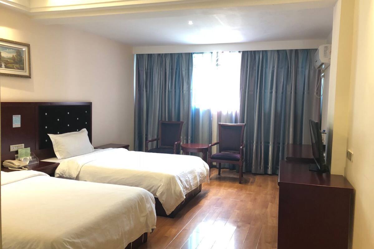 Camera Deluxe con 2 letti singoli | Una scrivania, tende oscuranti, Wi-Fi gratuito