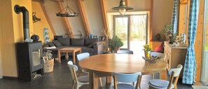 Dining - Finnhaus 200m from the Baltic Sea coast, sea view to Hiddensee + Moen, free WLAN (Dranske)