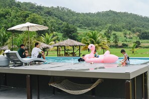 Outdoor pool - Herntai Resort (Mae La Noi)