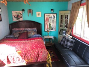 Romantic Cottage | Egyptian cotton sheets, premium bedding, down duvets