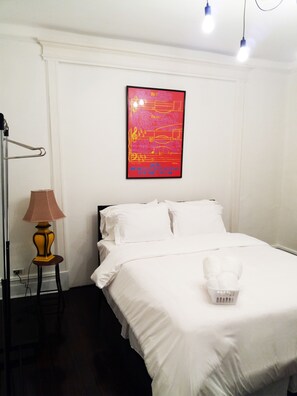 Double Room, Shared Bathroom (B) | Individually decorated, individually furnished, iron/ironing board - Victorian Inn (Brooklyn)