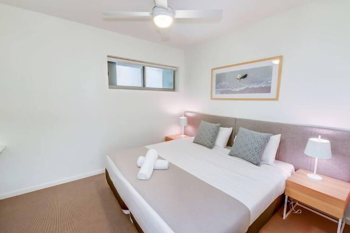 2 habitaciones, escritorio, tabla de planchar con plancha y wifi gratis