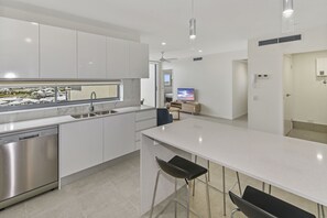 Căn hộ dành cho gia đình, 2 phòng ngủ | Bếp riêng | Lò vi sóng, dụng cụ pha cà phê/trà, ấm điện 