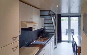 Réfrigérateur, plaque de cuisson, lave-vaisselle, cafetiÚre/bouilloire