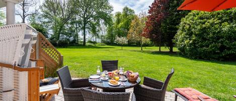 تناول الطعام بالخارج