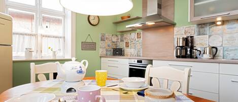 Réfrigérateur, four, plaque de cuisson, lave-vaisselle