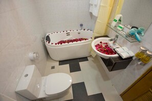 Free toiletries, hair dryer, bathrobes, slippers - Orient Hotel (Mandalay)