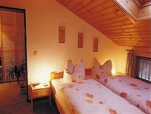 1 bedroom, bed sheets