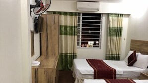 ميني بار ومكتب ومكواة/لوح كي وواي فاي مجانًا