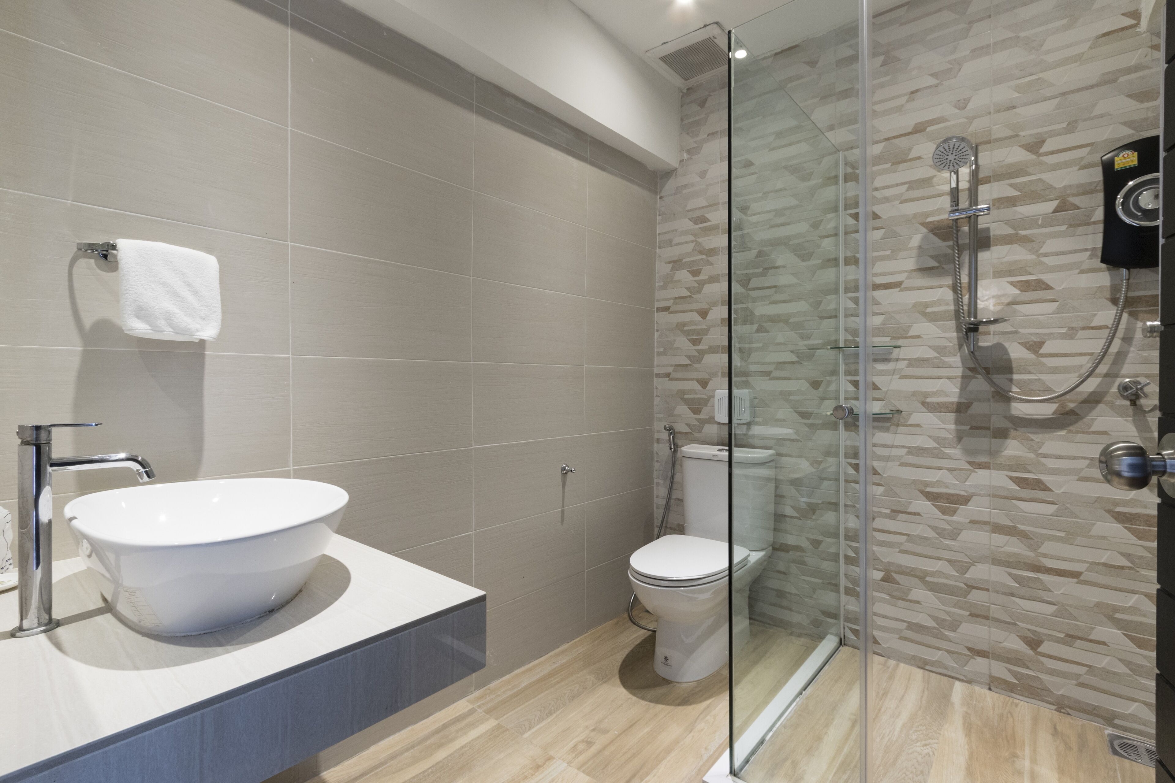 The World History | Bathroom | Shower, free toiletries, towels