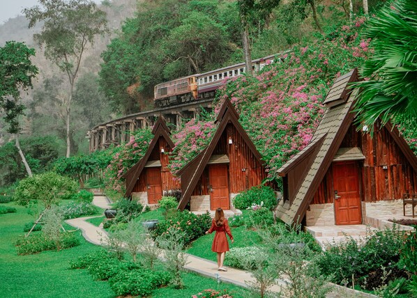 Classic Cabin, 1 Twin Bed, Non Smoking, Park View | Garden view - Suansaiyok Resort (Sai Yok)