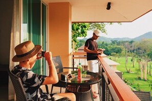 The World History | Pemandangan balkon