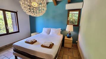 5 bedrooms, iron/ironing board, WiFi