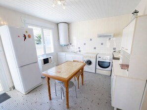 雪櫃、微波爐、焗爐、爐具