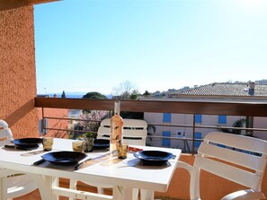 Outdoor dining - Studio for 4, parking, pets allowed, near beach - Le Lavandou (Le Lavandou)
