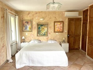 3 sovrum, strykjärn/strykbräda, gratis wi-fi och sängkläder