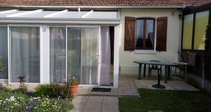 Charmante maison exposée plein sud entiÚrement rénovée avec jardin