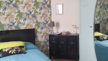 2 chambres, fer et planche Ă repasser, lit parapluie, draps fournis