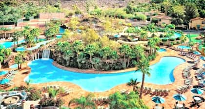 “MOUNTAIN OASIS” City Views-Spa-Pool-Hiking-Game room-lots of gathering spaces!